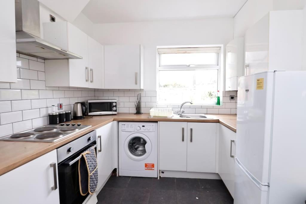 Contractors House Apartment ดอนคาสเตอร์ ภายนอก รูปภาพ